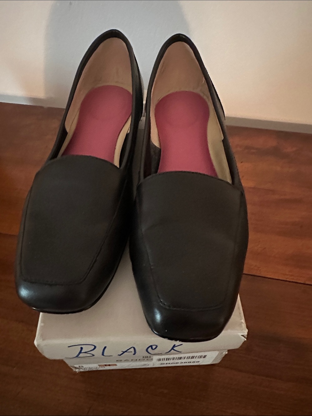 Bandolino Black Leather Slip-On Loafers with Pink Insoles